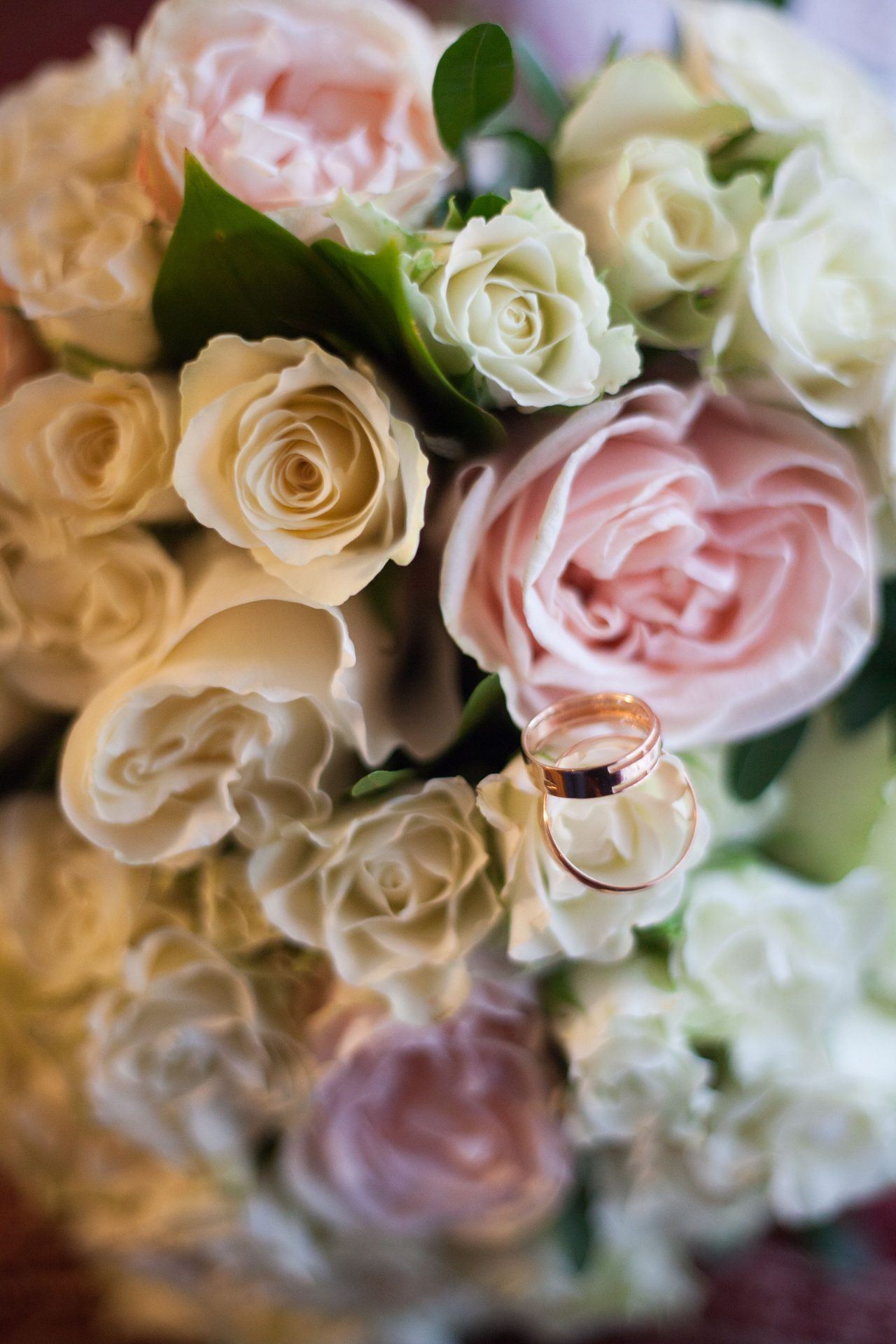 Bride holding a blush and ivory rose bouquet